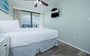 Μια τηλεόραση ή/και κέντρο ψυχαγωγίας στο Island Winds West 872 condo