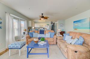 Posezení v ubytování Shark Shack by Carolina Beach Realty + 29 fotografií