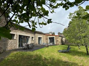 an external view of a stone house with a patio at Casa La Pedrosa - Tedin in Cee