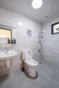 Koupelna v ubytování Shishi Homestay + 37 fotografií