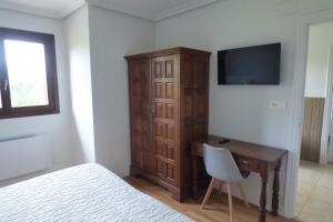 A television and/or entertainment centre at Lizargarate