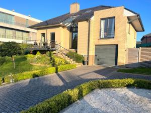 コクセッドにあるVilla Maresのガレージ付き家