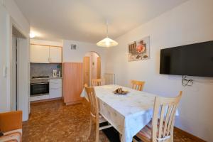Kuchyň nebo kuchyňský kout v ubytování Apartments Ferdigg