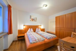 Postel nebo postele na pokoji v ubytování Apartments Ferdigg