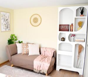 a living room with a couch and a shelf at La licorne poitevine in Poitiers