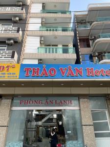 a sign for a tico van store in front of a building at Thảo Vân hotel in Sầm Sơn