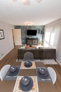 Μια τηλεόραση ή/και κέντρο ψυχαγωγίας στο Cosy flat