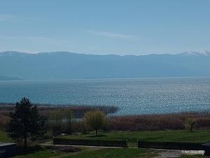 ストルガにあるAleandro Lakeview Apartmentの大水の景色