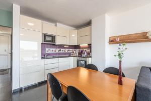 Kuchyň nebo kuchyňský kout v ubytování Dreamhouse 1 Apartment - by myNests