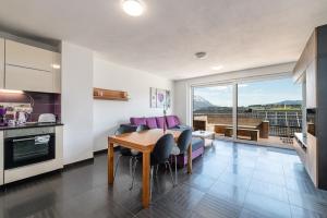 Kuchyň nebo kuchyňský kout v ubytování Dreamhouse 1 Apartment - by myNests
