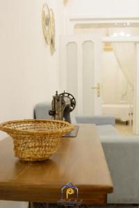 a sewing machine and a basket on a table at Mescia Alba x AP Apartment in Gallipoli