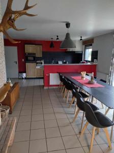 Kuchyň nebo kuchyňský kout v ubytování Gîte Les Framboisiers
