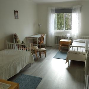 Postel nebo postele na pokoji v ubytování Birgittagården - GÄSTHEM - Birgittasystrarna + 37 fotografií