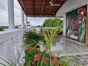 an outdoor patio with a mural on the wall at Asís apartamentos in Tolú