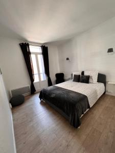 Ένα ή περισσότερα κρεβάτια σε δωμάτιο στο Gorgeous Town House +15 φωτογραφίες