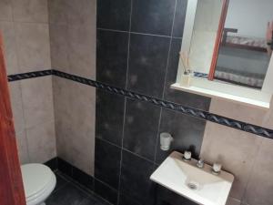 Koupelna v ubytování Gianamore + 5 fotografií