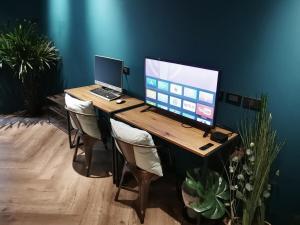 TV a/nebo společenská místnost v ubytování Thonglor Mitrtown 5-min walk to Thonglor BTS + 39 fotografií