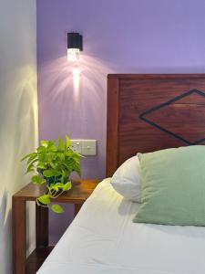 Postel nebo postele na pokoji v ubytování KVA Talalla Beach Villa