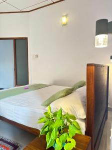 Postel nebo postele na pokoji v ubytování KVA Talalla Beach Villa