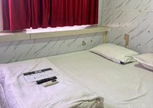 Ένα ή περισσότερα κρεβάτια σε δωμάτιο στο Hotel Sakinaka Inn