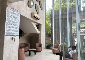 Χώρος καθιστικού στο Hotel Sakinaka Inn