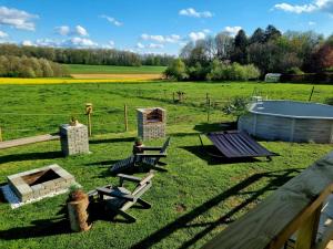 Ein Garten an der Unterkunft Tiny housse serenity avec jacuzzi