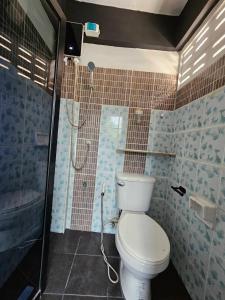 Koupelna v ubytování Irich Residence Theparak S407 Bts-Chang Erawan 2kms + 3 fotografie