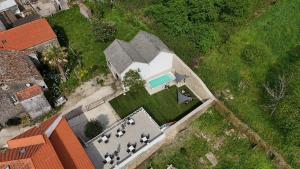 Villa Vieira内部或周边的泳池