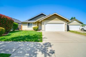 a house with a driveway and a garage at 3 Mi to Riverside Park Grants Pass Getaway! in Grants Pass