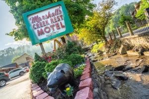 Zahrada ubytování Marshall's Creek Rest Motel
