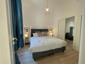 Ένα ή περισσότερα κρεβάτια σε δωμάτιο στο Happy Family Apartments Orefici