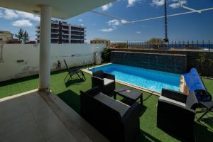 Bazén v ubytování Villa RESIDENCIAL EUNICE nebo v jeho okolí