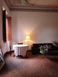 a living room with a table and a couch at Agriturismo Villa Gorgognano in Certaldo