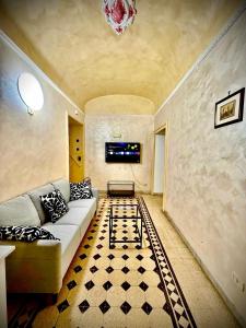 a living room with a couch and a tv at BeLLa Vista in Rome