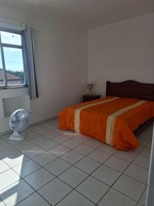 Postel nebo postele na pokoji v ubytování Apt Praia do Sique 12 + 3 fotografie