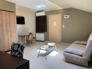 a living room with a couch and a table at Rodolithos Beach in Stavros
