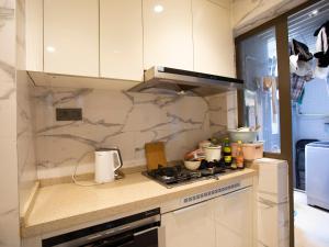 Köök või kööginurk majutusasutuses Yiweidu Youth Apartment