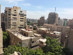 Pemandangan umum bagi Kaherah atau pemandangan bandar yang diambil dari apartmen
