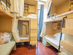 Voodi või voodid majutusasutuse Yiweidu Youth Apartment toas