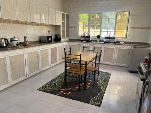 Nhà bếp/bếp nhỏ tại Gisa Hostel All Private Ensuite Rooms
