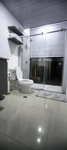 a bathroom with a toilet and a glass shower at Apartamento en el centro de Matagalpa in Matagalpa +13 photos