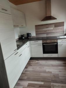 Kuchyň nebo kuchyňský kout v ubytování Ferienwohnung Bergzauber Schwarzwald