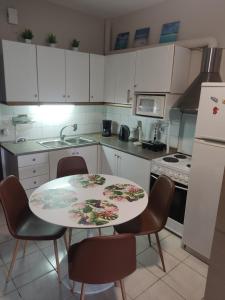 a kitchen with a table and chairs and a stove at Korina in Ofrínion