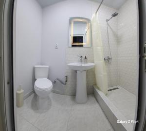 Koupelna v ubytování Iveri House