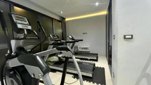 Fitness centrum a/nebo fitness zařízení v ubytování 521 - 5 Stars Pool View Large Studio at Patong Beach