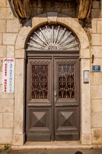 Eine Fassade oder ein Eingang zu Anchi Guesthouse