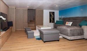 a living room with a couch and a table at La Calaisienne - Grande maison 6 ch-Cinéma privé & bar-Tourcoing in Tourcoing