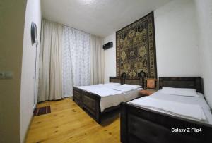 Postel nebo postele na pokoji v ubytování Iveri House