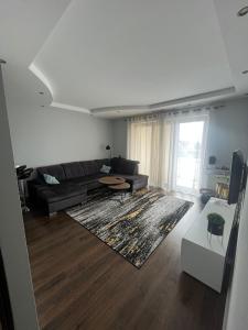 TV a/nebo společenská místnost v ubytování Apartament Jana Pawła