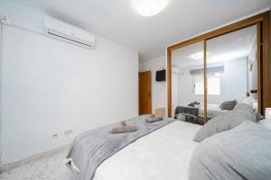 a bedroom with two beds and a large mirror at Los Alcazares Modern 3-Bed Apt Sleeps 7 in Los Alcázares